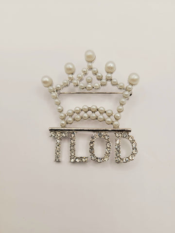 Pearl crown pin