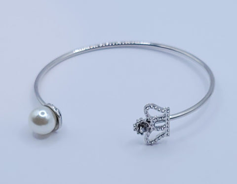 Crown pearl bangle
